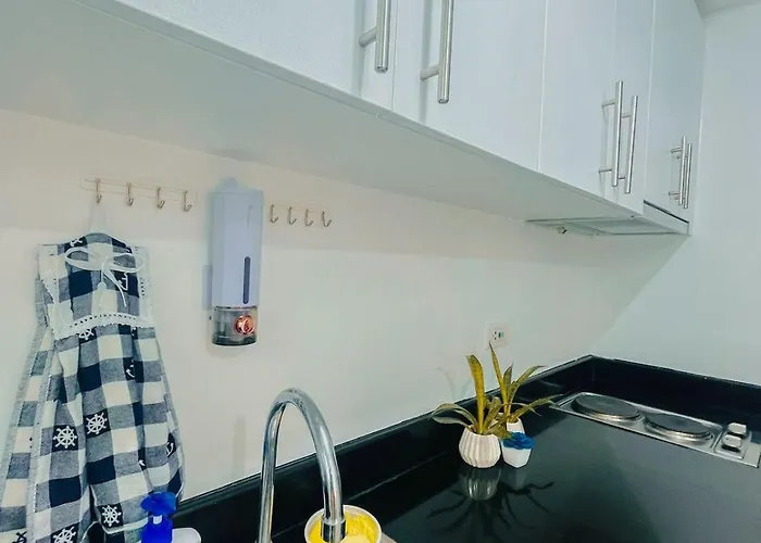 Cozy With Balcony, Bay And Golden Hour, Karaoke, Netflix, Ps4, Popcorn, Near Picc, Moa, Dlsu Taft Ave Malate, Naia Airport And Rizal Stadium Manille