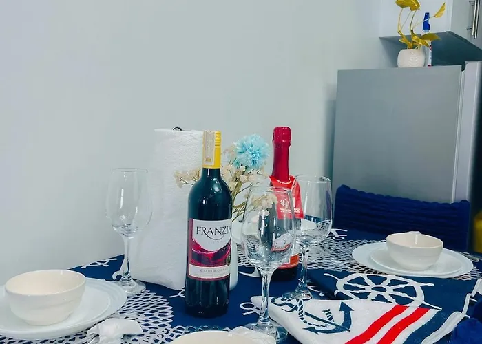 Cozy With Balcony, Bay And Golden Hour, Karaoke, Netflix, Ps4, Popcorn, Near Picc, Moa, Dlsu Taft Ave Malate, Naia Airport And Rizal Stadium *