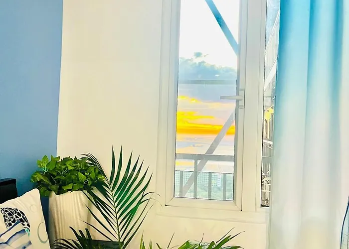 Cozy With Balcony, Bay And Golden Hour, Karaoke, Netflix, Ps4, Popcorn, Near Picc, Moa, Dlsu Taft Ave Malate, Naia Airport And Rizal Stadium Manille