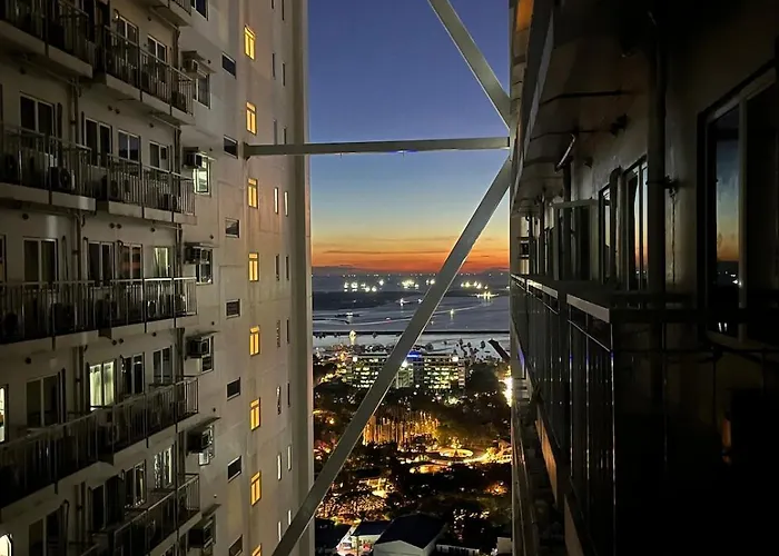Cozy With Balcony, Bay And Golden Hour, Karaoke, Netflix, Ps4, Popcorn, Near Picc, Moa, Dlsu Taft Ave Malate, Naia Airport And Rizal Stadium *