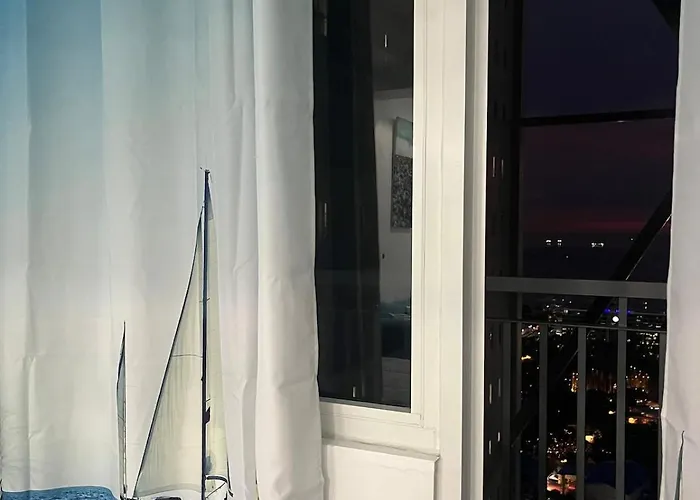 Cozy With Balcony, Bay And Golden Hour, Karaoke, Netflix, Ps4, Popcorn, Near Picc, Moa, Dlsu Taft Ave Malate, Naia Airport And Rizal Stadium Manille